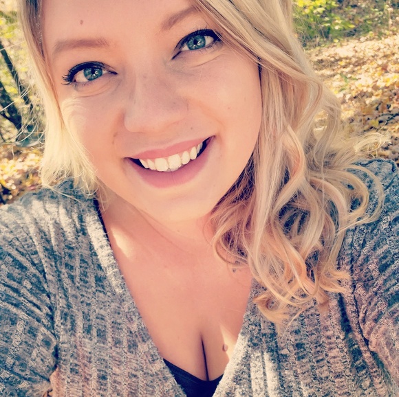 Meet your Posher, Makayla - Picture 1 of 1
